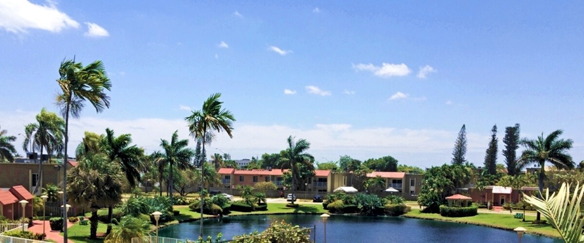 5241 Geneva Ct in Doral, FL - Building Photo