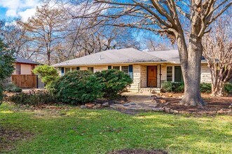 2129 Elmwood Blvd in Dallas, TX - Building Photo - Building Photo