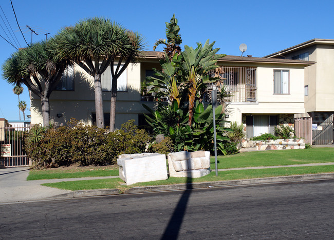 921 N Inglewood Ave in Inglewood, CA - Building Photo - Building Photo