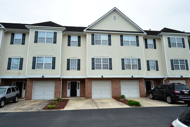 732 Sequoia Way in Virginia Beach, VA - Building Photo - Building Photo