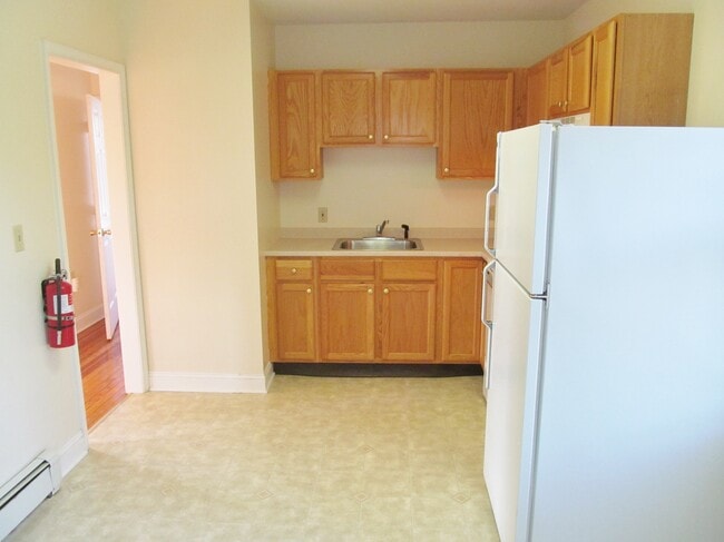 252 N 5th Ave, Unit Second Floor in Manville, NJ - Building Photo - Building Photo