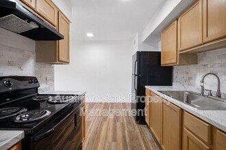2217 Mission Hill Dr in Austin, TX - Building Photo - Building Photo