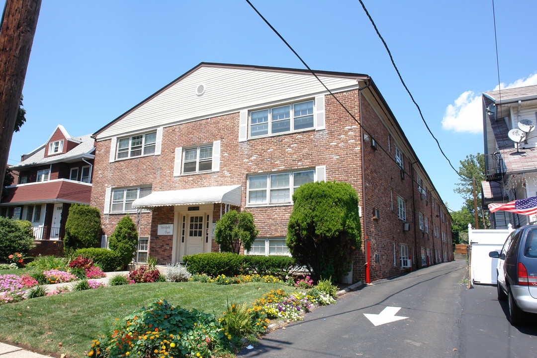 517 Westfield Avenue in Elizabeth, NJ - Foto de edificio