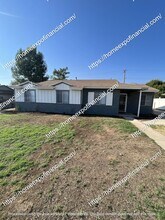 26844 Mansfield St in Highland, CA - Foto de edificio - Building Photo
