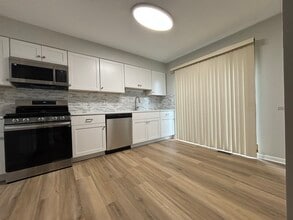6504 Kensington Pl in Downers Grove, IL - Building Photo - Building Photo