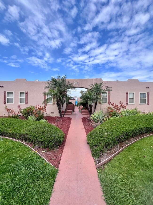 property at 4326 1/2 Swift Ave
