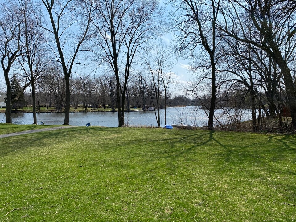 214 S River St, Unit 214 in Waterford, WI - Foto de edificio
