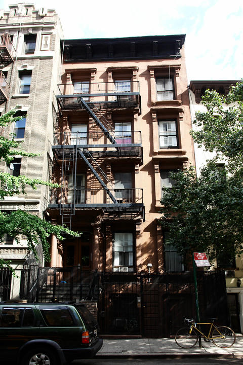 353 W 51st St in New York, NY - Building Photo