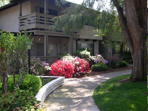 Sheridan Square in Chico, CA - Foto de edificio