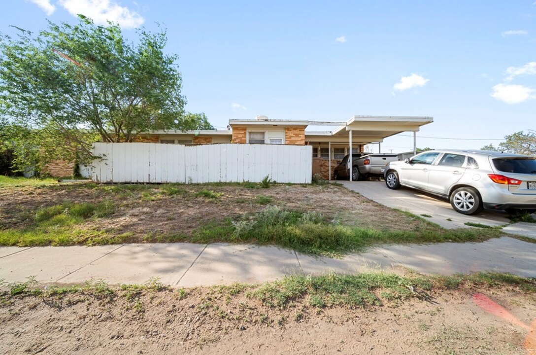 2600 Albrook Dr in Big Spring, TX - Building Photo
