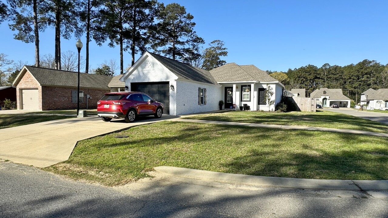 111 Gumwood Dr in West Monroe, LA - Building Photo