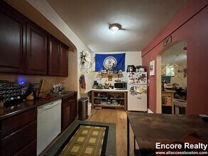 1555 Beacon St in Brookline, MA - Building Photo - Building Photo