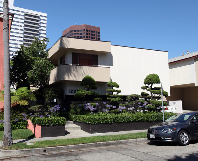 1225 Barry Ave in Los Angeles, CA - Foto de edificio - Building Photo