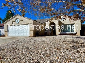 13156 Bennington Dr in Victorville, CA - Building Photo