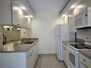 2425 24th Ct in Jupiter, FL - Building Photo - Building Photo