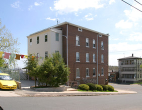 291-293 Broad St in New Britain, CT - Building Photo - Building Photo