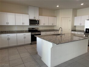 10960 Meridian Flds Ave in Las Vegas, NV - Building Photo - Building Photo