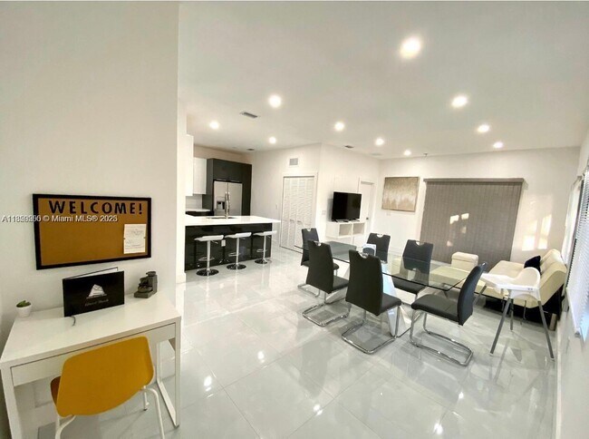 9995 NW 23rd Ave in Miami, FL - Foto de edificio - Building Photo