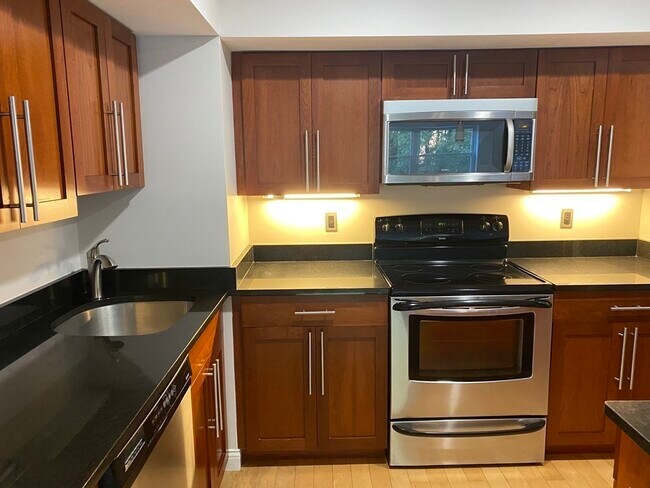 1600 Beacon St in Brookline, MA - Building Photo - Building Photo