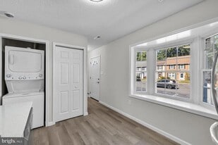 8529 Englewood Ct in Manassas Park, VA - Building Photo