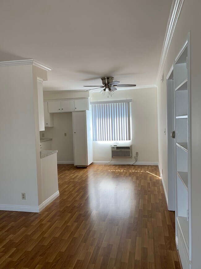 11130 Huston St, Unit 7 in North Hollywood, CA - Building Photo - Building Photo