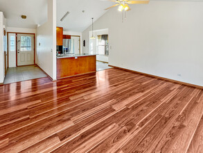 14 Bonnie Ct in Lake In The Hills, IL - Building Photo - Building Photo