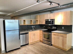 2015 Terry Ave-Unit -Unit 216 in Seattle, WA - Building Photo - Building Photo