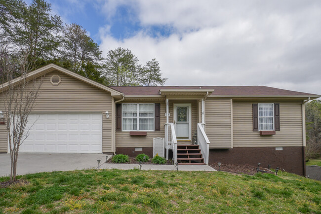 property at 904 Tramel Rd