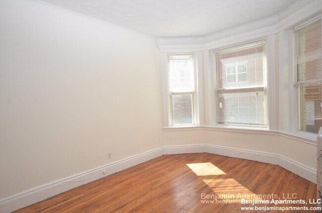 1318 Commonwealth Ave, Unit 7 in Boston, MA - Building Photo - Building Photo