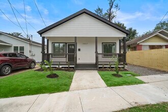 5807 Texas St in Houston, TX - Building Photo - Building Photo