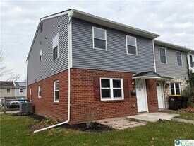 102 Linda Ct N in Richlandtown, PA - Building Photo