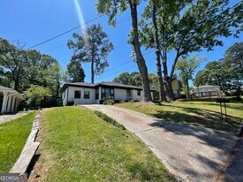 2597 Glenvalley Dr in Decatur, GA - Building Photo