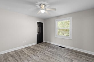 Courtyard Townhouse Apartments in Kirkwood, MO - Building Photo - Interior Photo