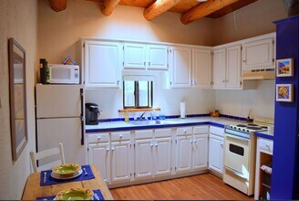 226 Kit Carson Rd in Taos, NM - Building Photo - Building Photo