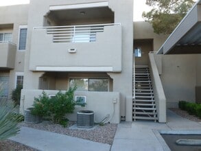 1900 Rio Canyon Ct, Unit 106 in Las Vegas, NV - Foto de edificio - Building Photo