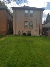 339 E Breckenridge St, Unit Lower Flat in Ferndale, MI - Building Photo - Building Photo