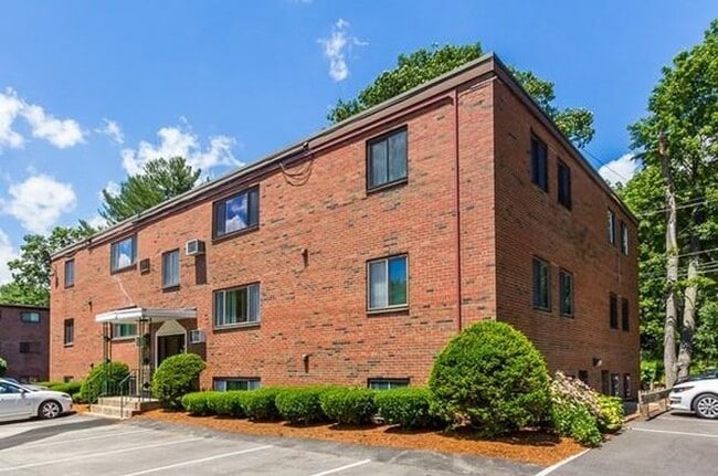 77 L Nicholas Rd, Unit F in Framingham, MA - Foto de edificio - Building Photo