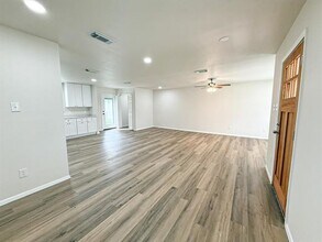 110 Marigold Dr in Garland, TX - Building Photo - Building Photo