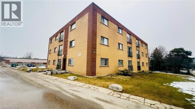 76 Brybeck Crescent in Kitchener, ON - Building Photo - Building Photo