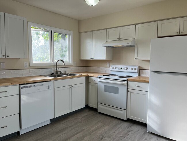 property at 516 E 10th Ave
