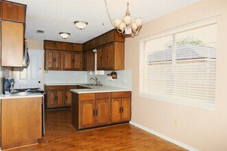 110 Pine St in Lake Jackson, TX - Building Photo - Building Photo