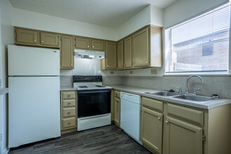 FOX BEND APARTMENTS in Garland, TX - Foto de edificio - Interior Photo