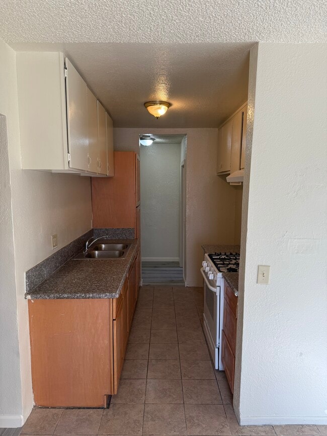 1210 W 104th St, Unit 1210 2