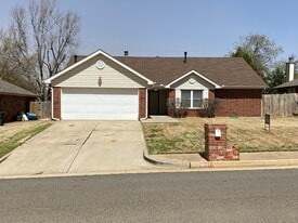 1917 Dena Dr in Edmond, OK - Building Photo