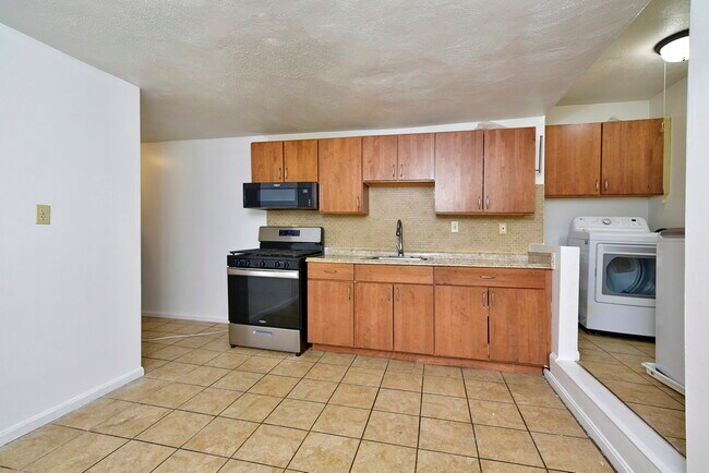 43 Rosseter St, Unit #2 in Boston, MA - Foto de edificio - Building Photo