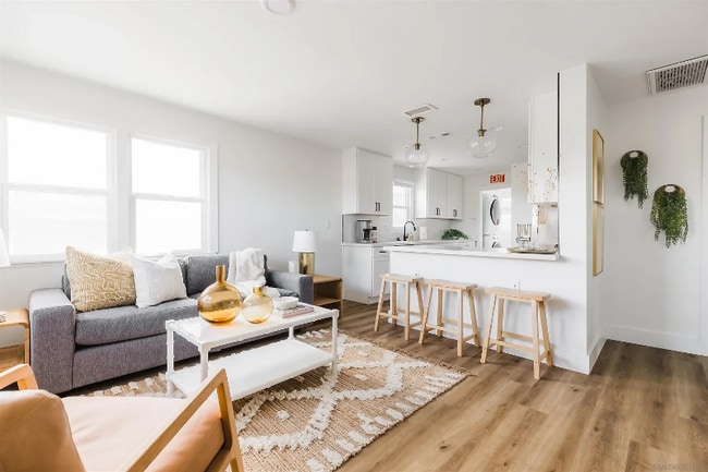 1231 Center Ave in Oceanside, CA - Foto de edificio - Building Photo