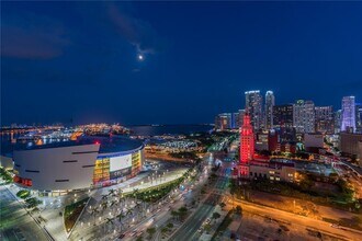 888 Biscayne Blvd, Unit 2103 in Miami, FL - Foto de edificio - Building Photo