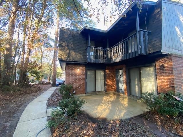 property at 2261 Claremont Ln