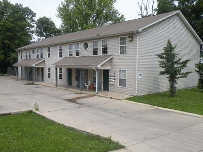 1208 Holloway Rd in Lafayette, IN - Foto de edificio