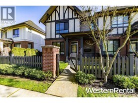 3500 Burke Village Promenade in Coquitlam, BC - Building Photo